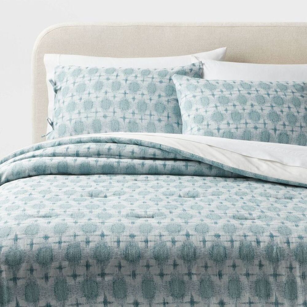 Open Box - Threshold - King Boho Yarn Dye Ikat Comforter and S Ivory/Light Teal